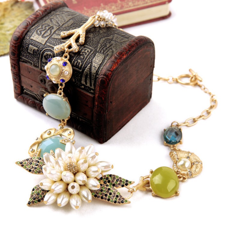 FLOWER PENDANT ALLOY NECKLACE