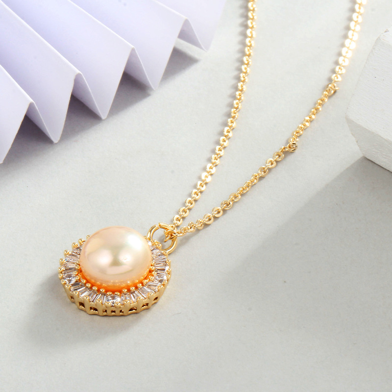 WOMEN NECKLACE BRASS PLATED GOLD PEARL PENDANT